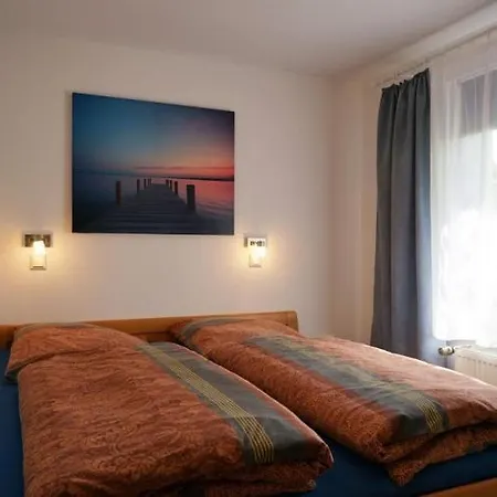 Am Schilfguertel 度假居 Röbel